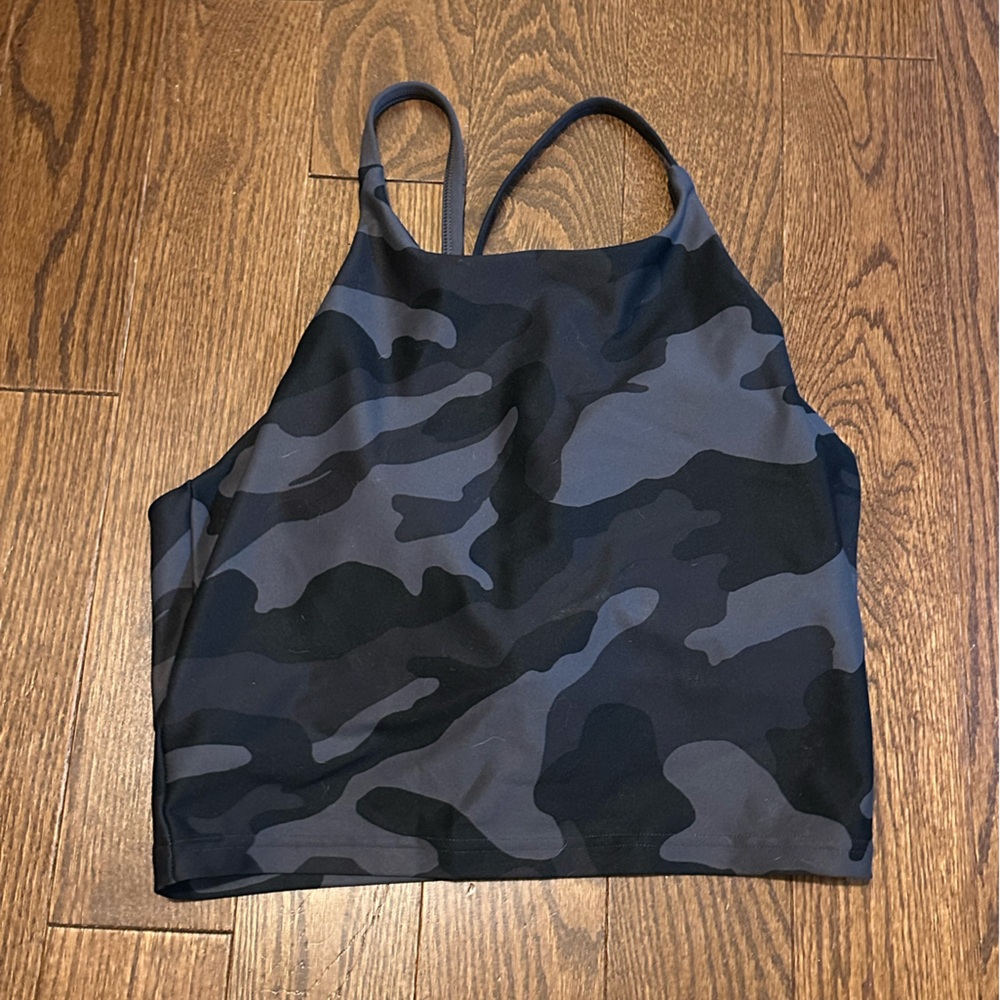 Women’s M workout crop